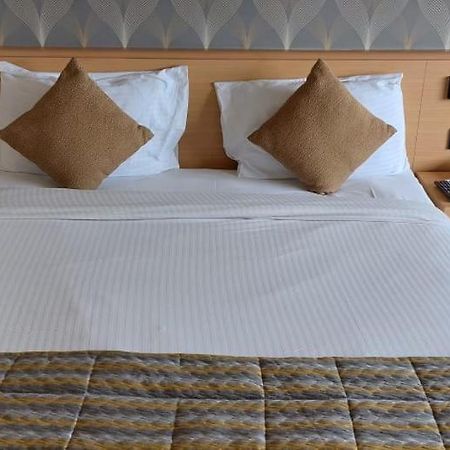 Click Hotel Bhuj Exterior photo