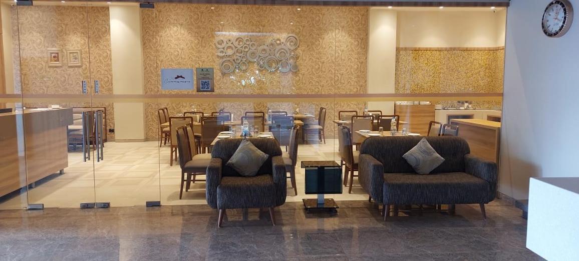Click Hotel Bhuj Exterior photo