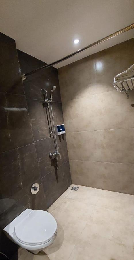 Click Hotel Bhuj Exterior photo