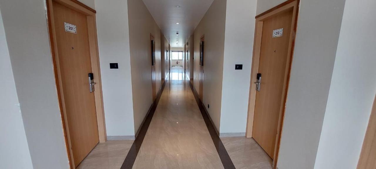 Click Hotel Bhuj Exterior photo