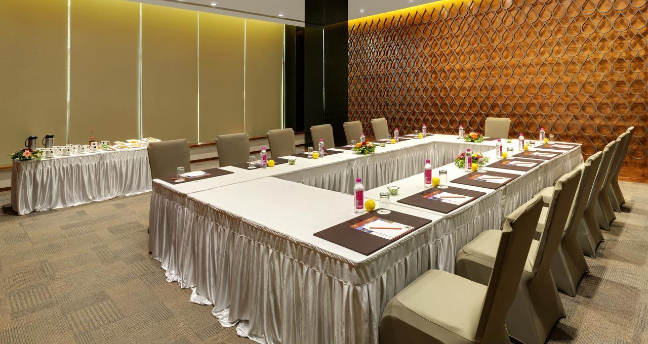 Click Hotel Bhuj Exterior photo