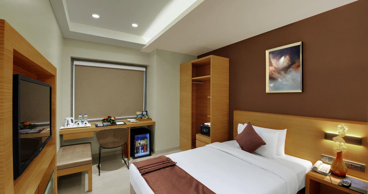 Click Hotel Bhuj Exterior photo