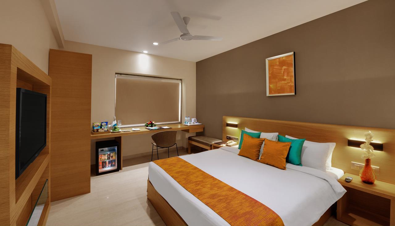 Click Hotel Bhuj Exterior photo